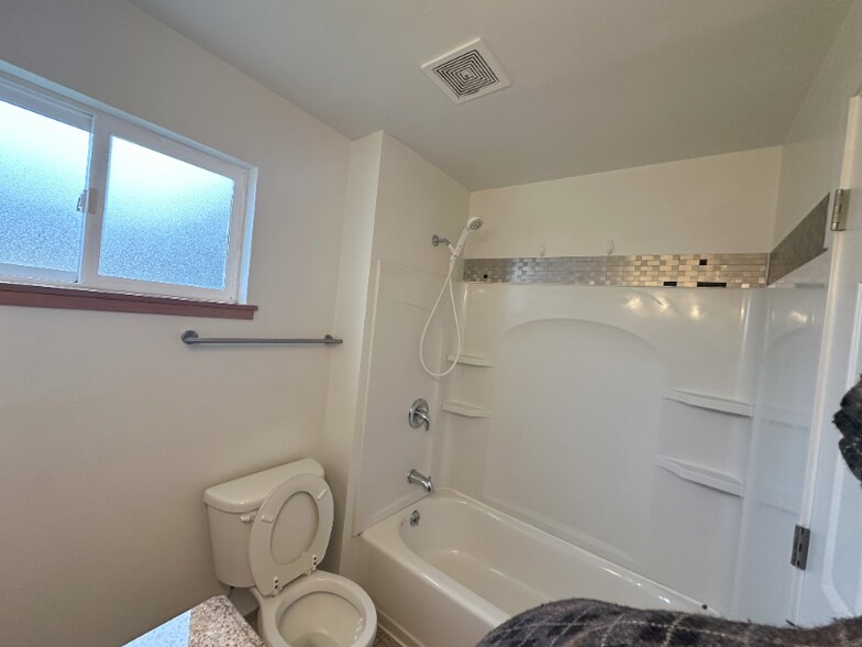 Building Photo - 2324 Walnut St