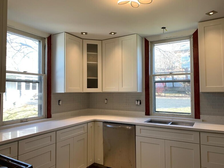 Kitchen - 23 W Franklin Ave