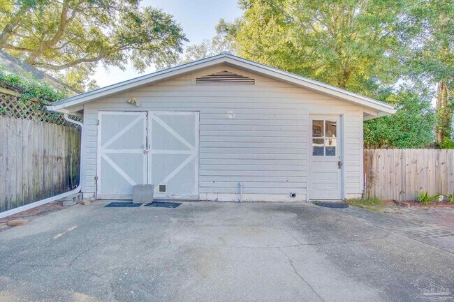 Building Photo - 2303 N 20th Ave