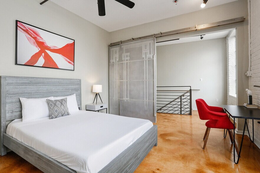 Building Photo - 1041 Constance St