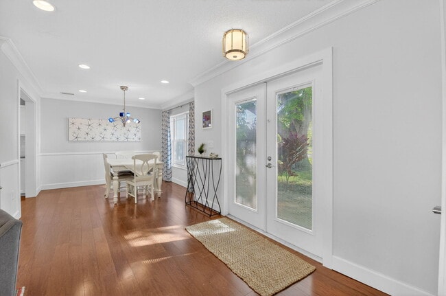 Building Photo - 1010 SW 2nd St