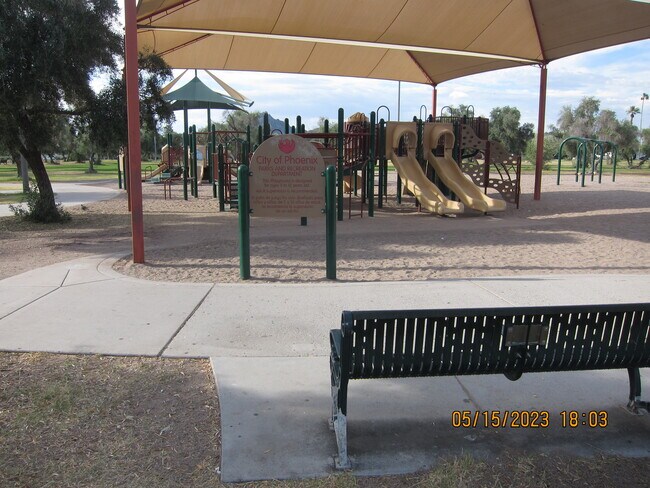 Building Photo - 3033 E Devonshire Ave