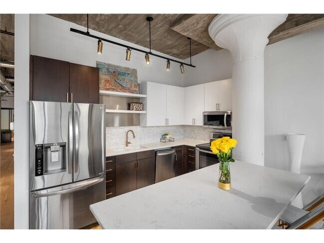 Building Photo - 618 N Washington Ave