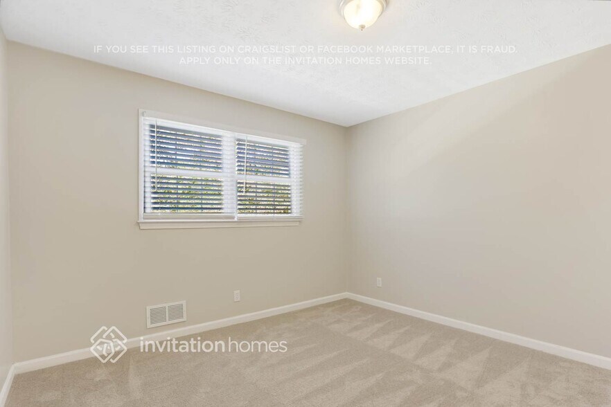 Building Photo - 2180 Pinewood Dr