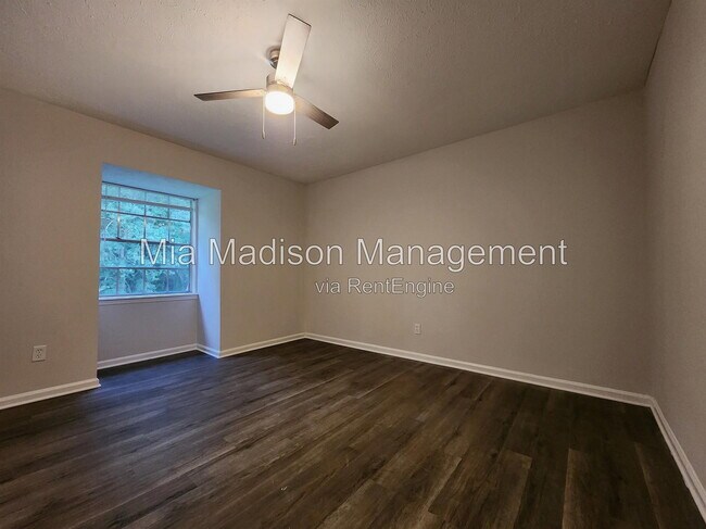 Building Photo - 111 E Mell St