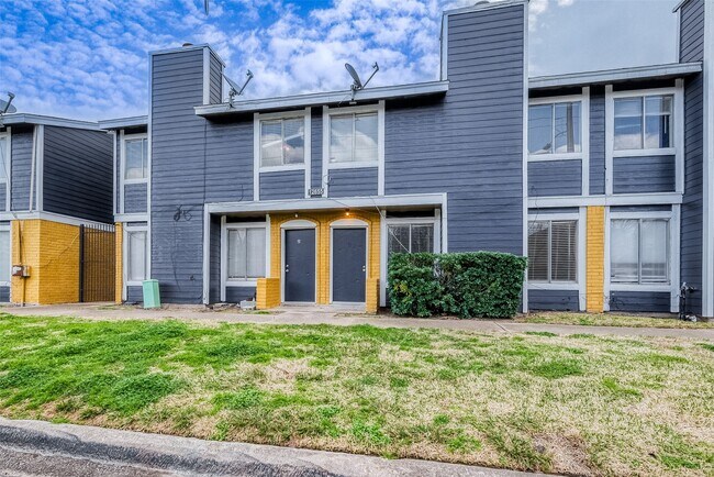 Primary Photo - 12655 Ashford Meadow Dr