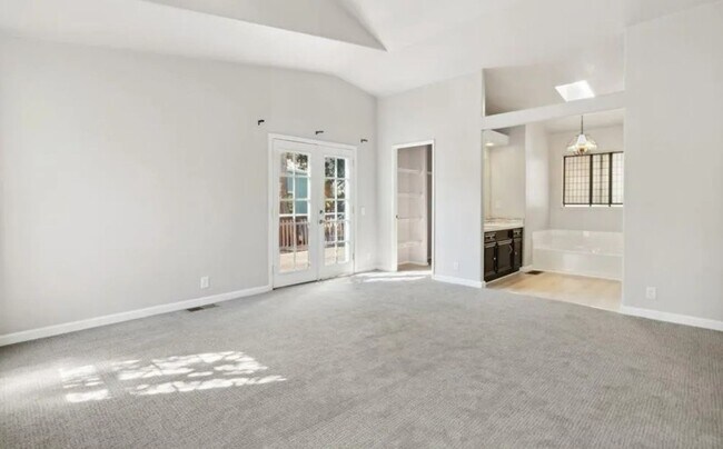 Building Photo - 3 Bedroom 2 bath Palmer Lake Home