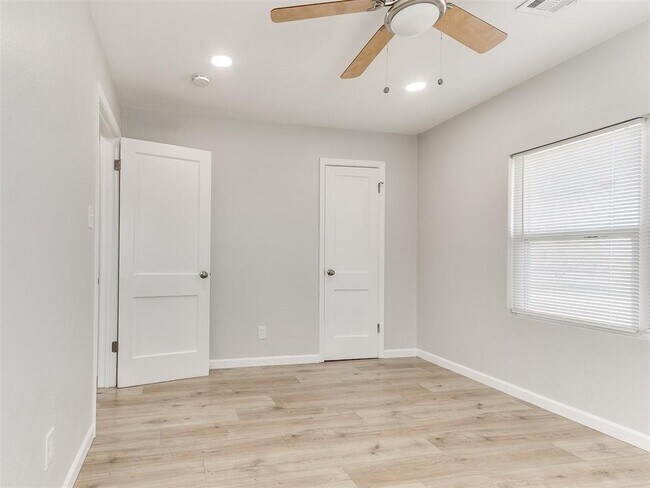 Building Photo - 705 N Key Blvd