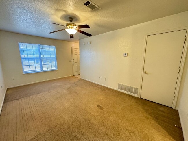 Building Photo - 205 Lydia Dr