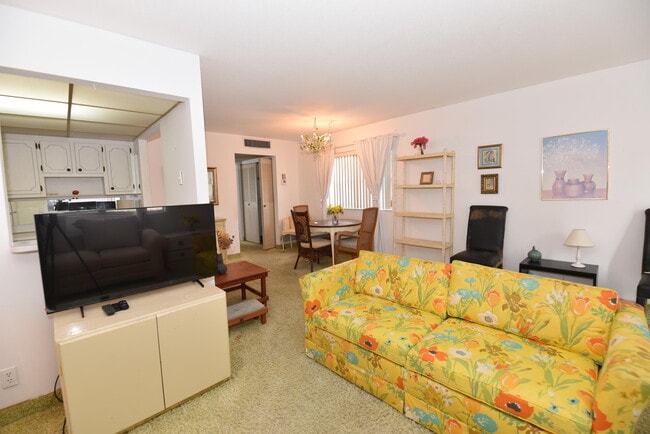 Building Photo - 715 Saxony Pl