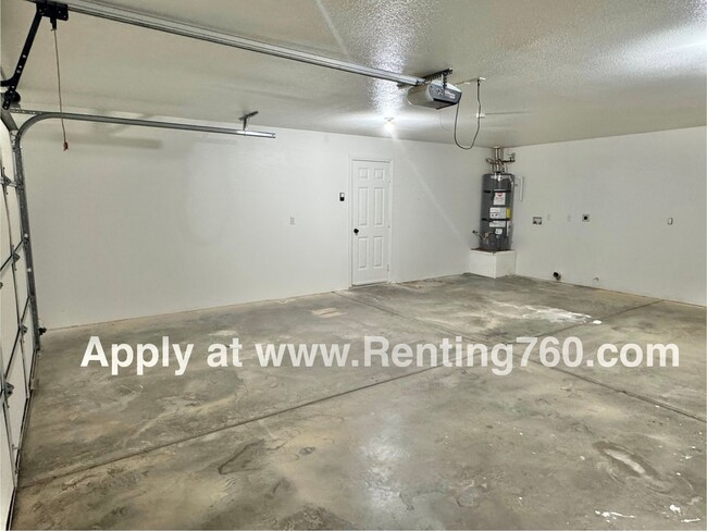 Building Photo - MOVE IN SPECIAL!! Very Nice 3 bedroom 2 Ba...