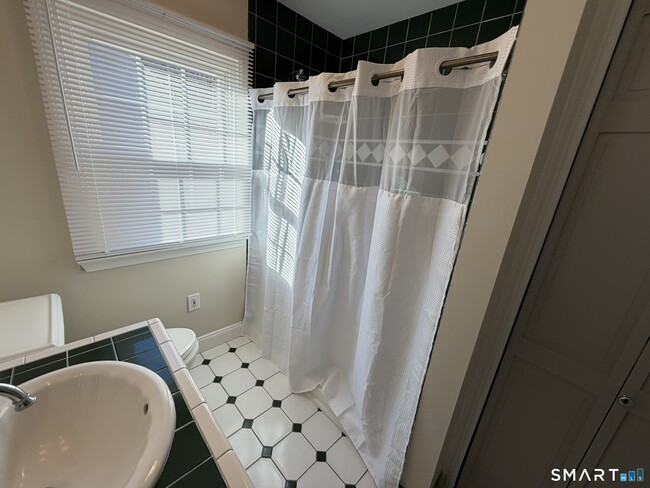 Building Photo - 67 Rockwell Ave