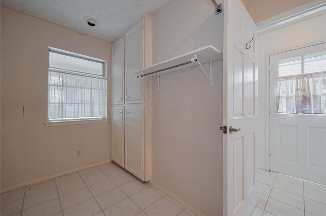 Building Photo - 15222 Torry Pines Rd