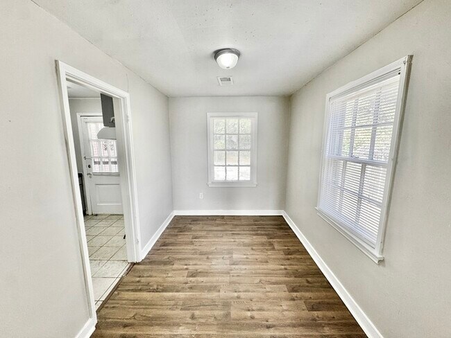 Building Photo - 2736 Dunn Ave