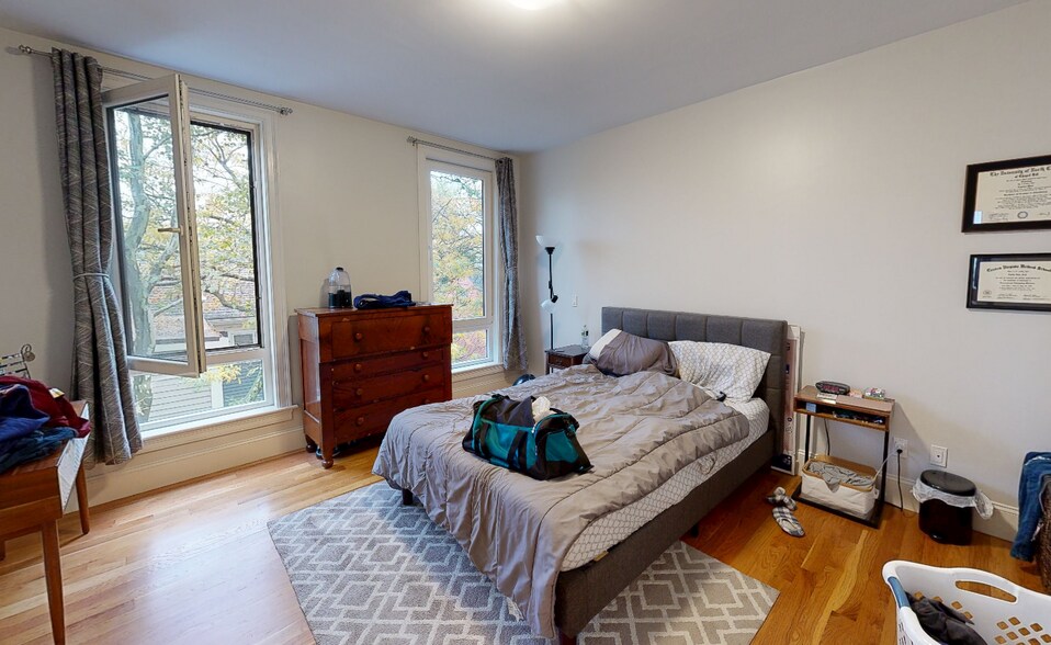 Building Photo - 164 Hampshire St