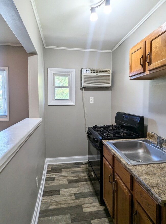 Building Photo - 832 Richards St