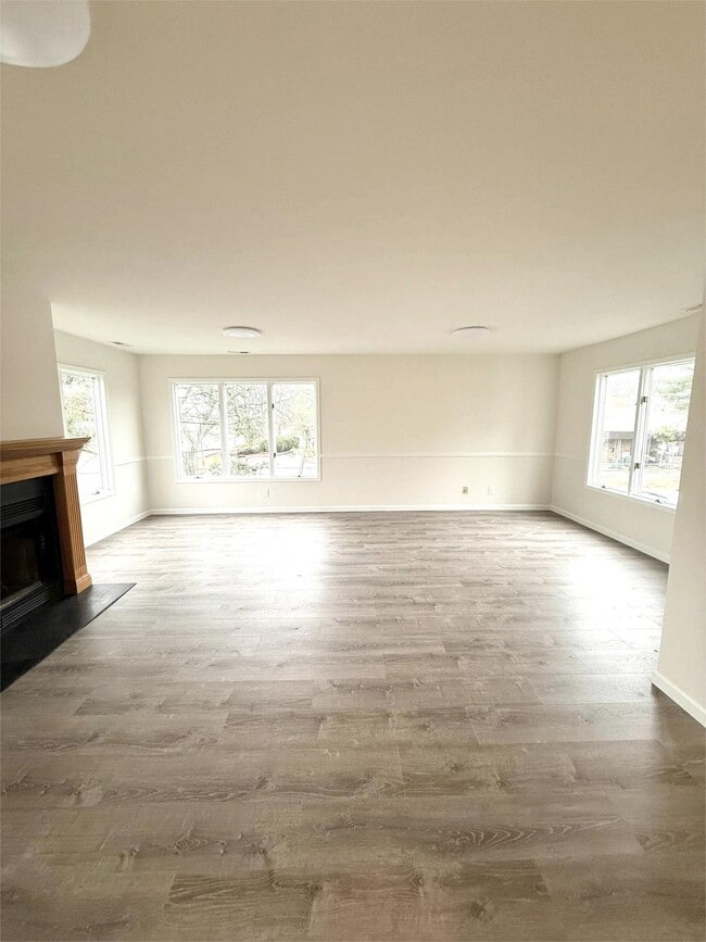 Building Photo - 700 10th St