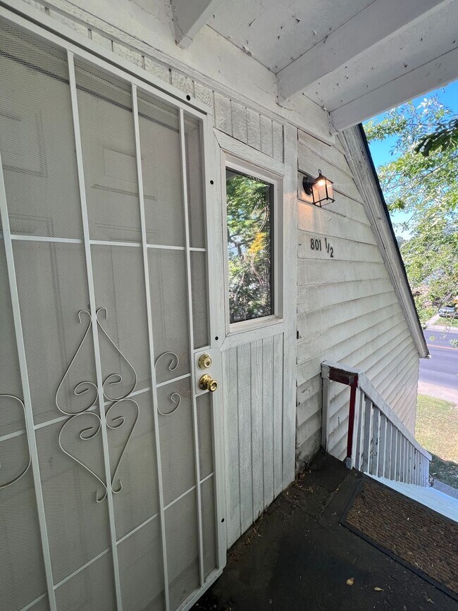 Building Photo - y80116