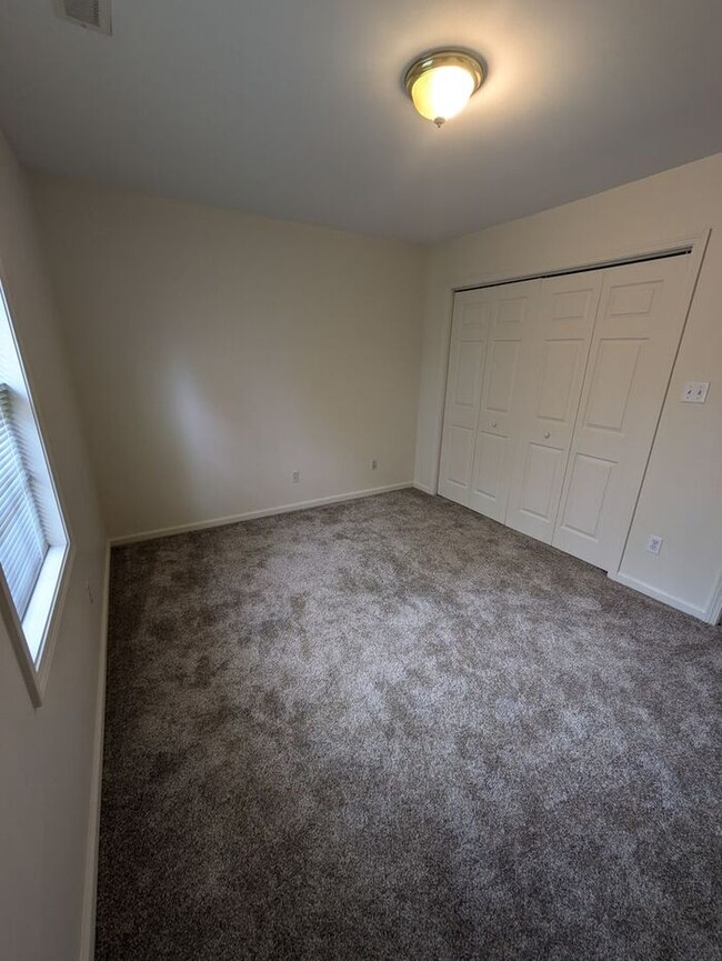 Building Photo - 2BD/2.5BA Unit at Water Oaks in Hickory