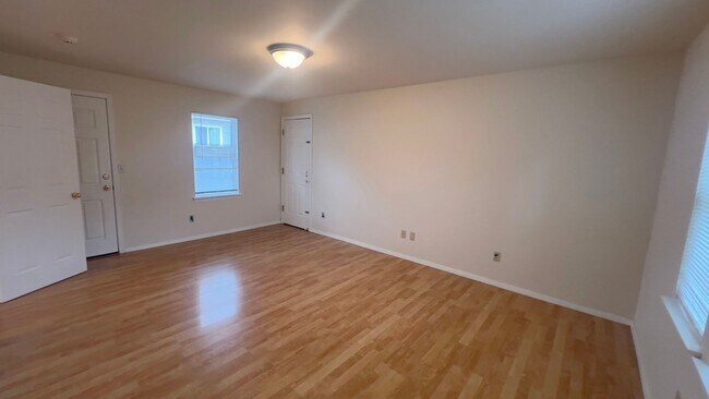 Building Photo - 1860 Beach Dr