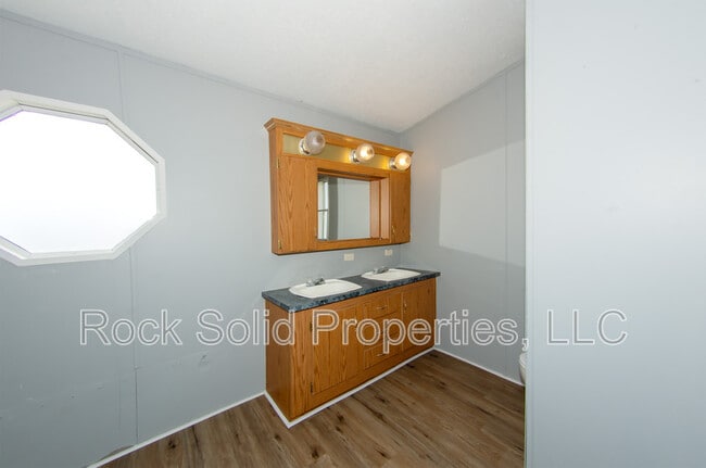 Building Photo - 1556 Rd 140