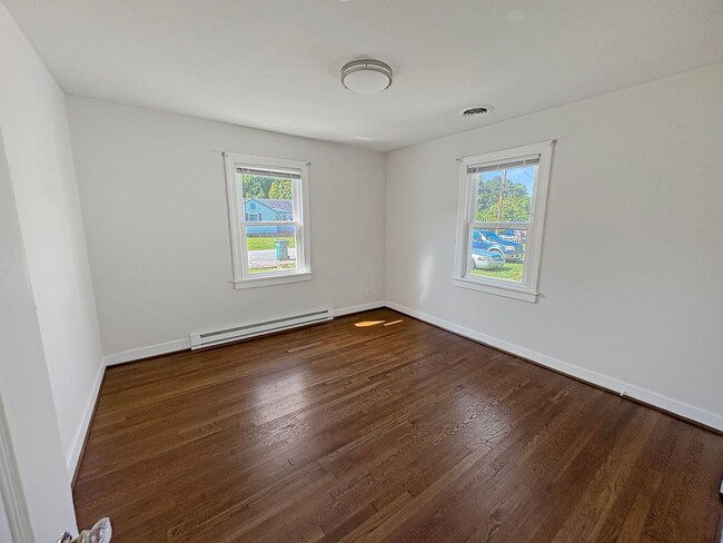 Building Photo - Newly Renovated 2-Bedroom Home in Vibrant ...