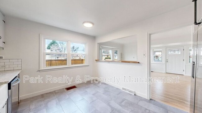 Building Photo - 3090 S Marion St