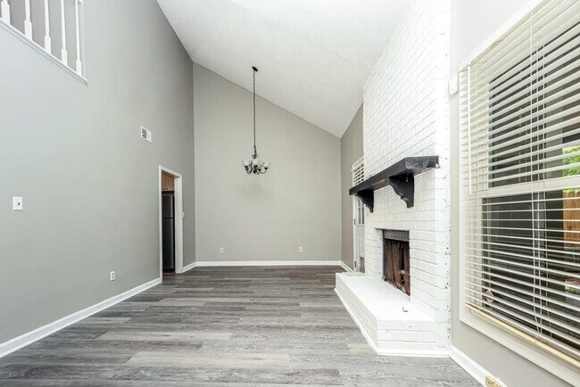 Building Photo - 5031 Bell Dr SE