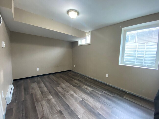 Building Photo - 805 6th St