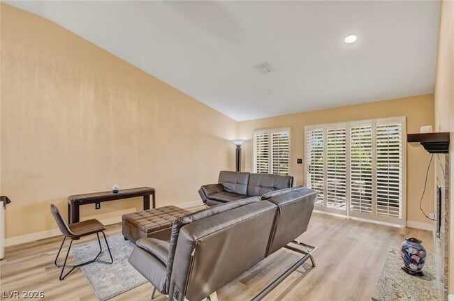 Building Photo - 2628 Highvale Dr