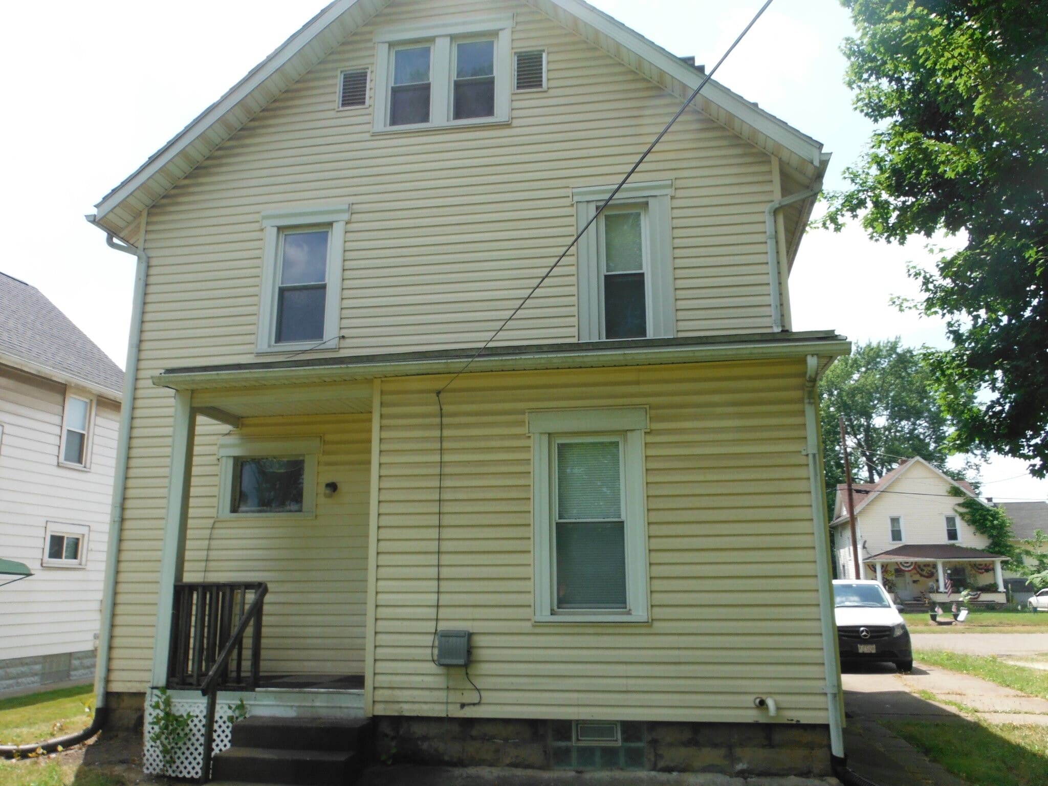 Building Photo - 1364 Stark Ave SW