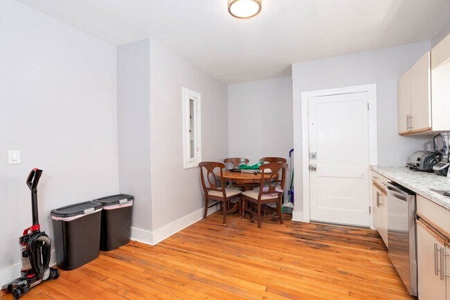 Building Photo - 287 Medford St
