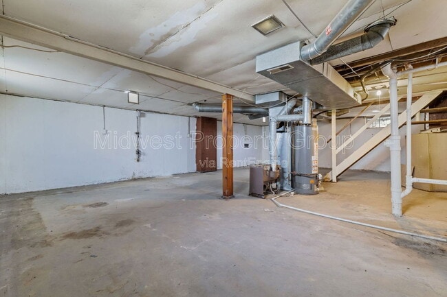 Building Photo - 405 Cameron Rd