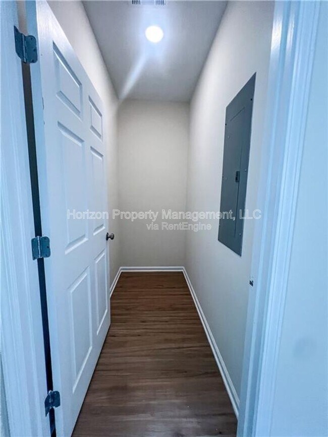 Building Photo - 6590 Old Still Trail