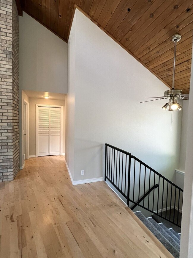 Building Photo - Fantastic 4 bed 3 bath home in the Highlan...