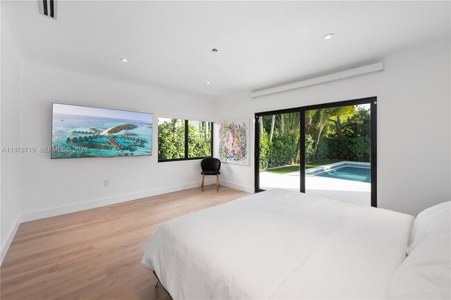 Building Photo - 900 W 47th Ct