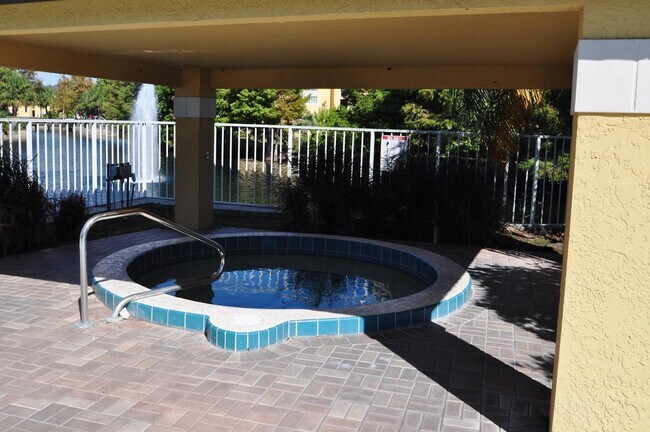 Building Photo - ORLANDO: Convenient to Airport, 3rd Floor ...