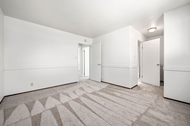 Building Photo - Nice 4BR/2.5BA Home in GREAT Location!