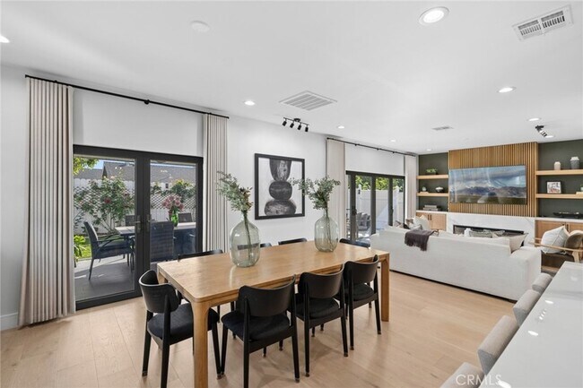 Building Photo - 4652 Charnock Dr