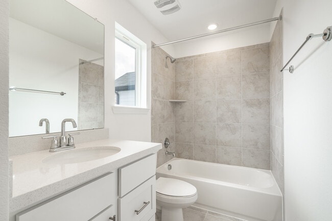 Building Photo - 848 Long Run