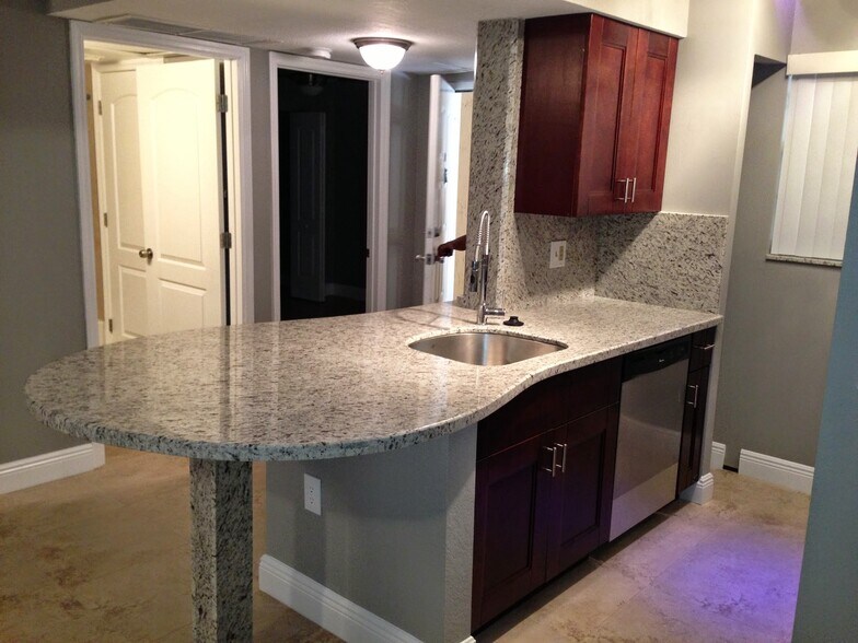 Building Photo - 2850 N Oakland Forest Dr