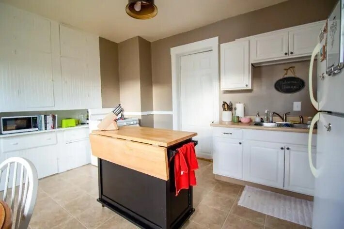 Kitchen - 925 E Johnson St