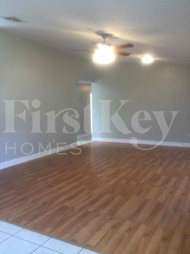 Building Photo - 1744 SE Berkshire Blvd