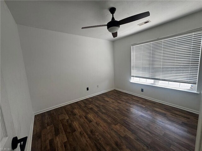 Building Photo - 1314 Summit Ave