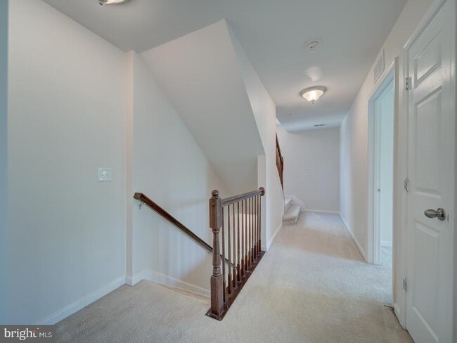 Building Photo - 45818 Winding Branch Terrace