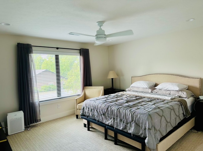 Building Photo - Beautiful 4BR/3.5BA Home in Granger – Spac...
