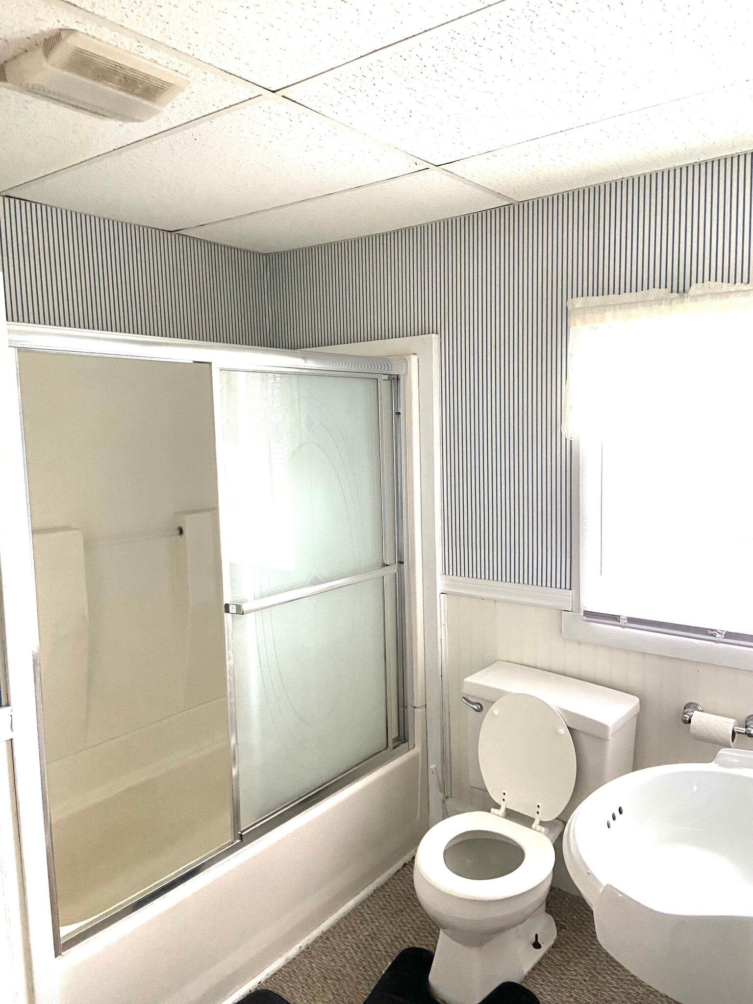Tub/shower combo! - 76 N Main St