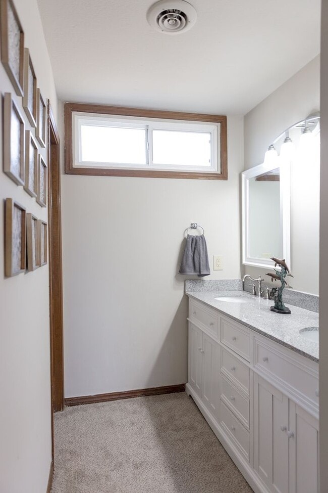 Building Photo - Furnished Home in Jenks School District.