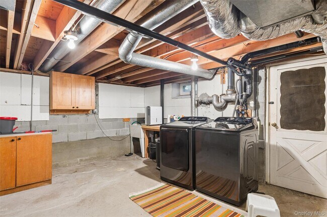 Building Photo - 570 Hippodrome Dr