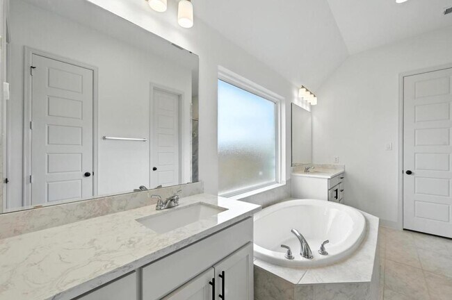Building Photo - 1101 Briar Oak Ln